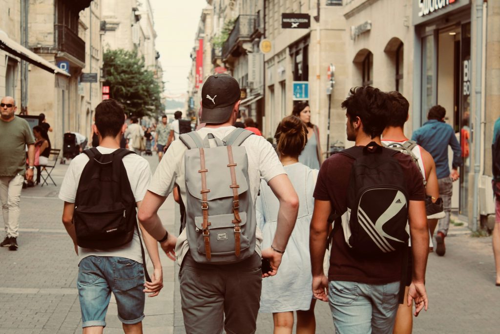 Adolescents dans la rue